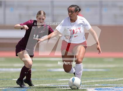 Thumbnail 3 in Round Rock vs. Taft (UIL 6A Soccer Regional Semifinal) photogallery.