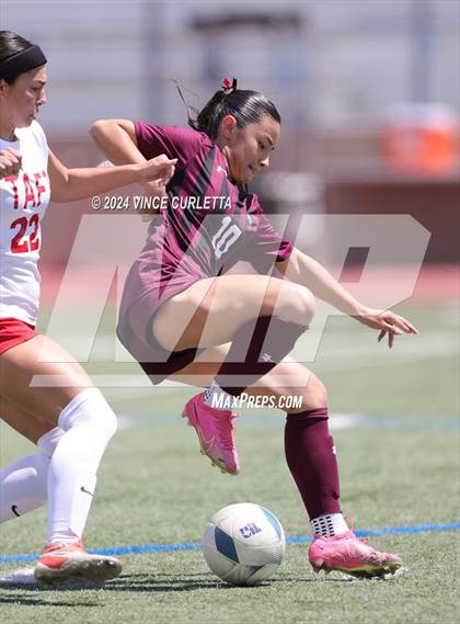 Thumbnail 3 in Round Rock vs. Taft (UIL 6A Soccer Regional Semifinal) photogallery.