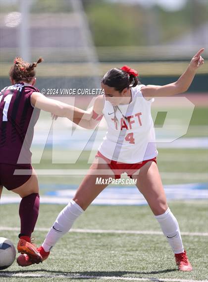 Thumbnail 3 in Round Rock vs. Taft (UIL 6A Soccer Regional Semifinal) photogallery.