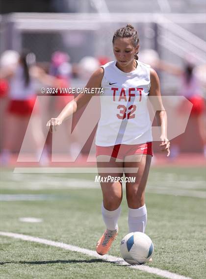 Thumbnail 3 in Round Rock vs. Taft (UIL 6A Soccer Regional Semifinal) photogallery.