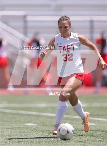 Thumbnail 2 in Round Rock vs. Taft (UIL 6A Soccer Regional Semifinal) photogallery.