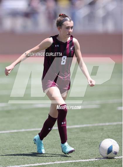Thumbnail 2 in Round Rock vs. Taft (UIL 6A Soccer Regional Semifinal) photogallery.