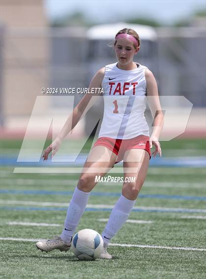 Thumbnail 2 in Round Rock vs. Taft (UIL 6A Soccer Regional Semifinal) photogallery.