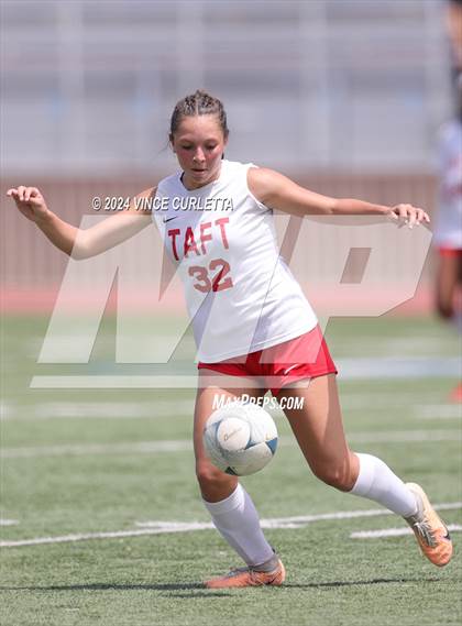Thumbnail 2 in Round Rock vs. Taft (UIL 6A Soccer Regional Semifinal) photogallery.