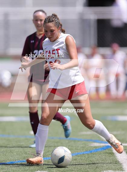 Thumbnail 2 in Round Rock vs. Taft (UIL 6A Soccer Regional Semifinal) photogallery.