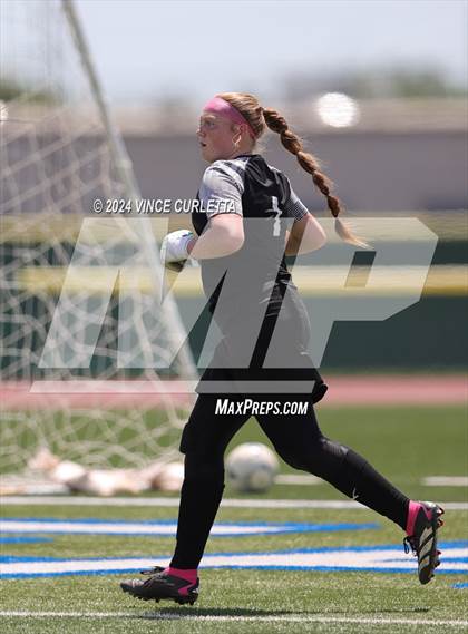 Thumbnail 1 in Round Rock vs. Taft (UIL 6A Soccer Regional Semifinal) photogallery.