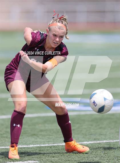Thumbnail 3 in Round Rock vs. Taft (UIL 6A Soccer Regional Semifinal) photogallery.