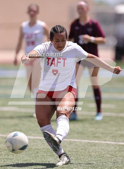 Thumbnail 3 in Round Rock vs. Taft (UIL 6A Soccer Regional Semifinal) photogallery.