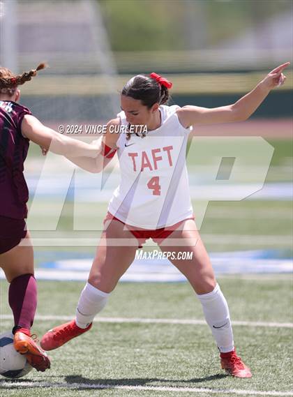Thumbnail 2 in Round Rock vs. Taft (UIL 6A Soccer Regional Semifinal) photogallery.