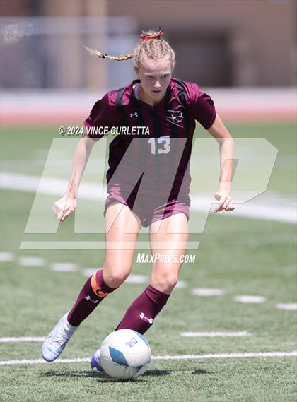 Thumbnail 3 in Round Rock vs. Taft (UIL 6A Soccer Regional Semifinal) photogallery.
