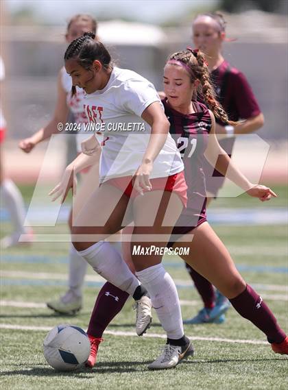 Thumbnail 3 in Round Rock vs. Taft (UIL 6A Soccer Regional Semifinal) photogallery.