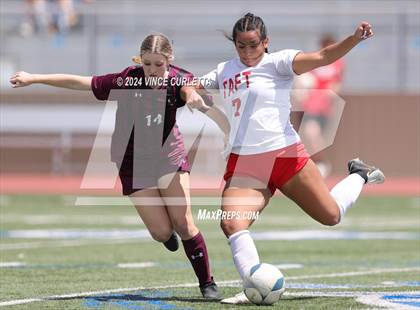 Thumbnail 2 in Round Rock vs. Taft (UIL 6A Soccer Regional Semifinal) photogallery.