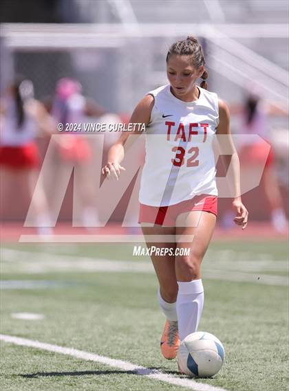 Thumbnail 2 in Round Rock vs. Taft (UIL 6A Soccer Regional Semifinal) photogallery.