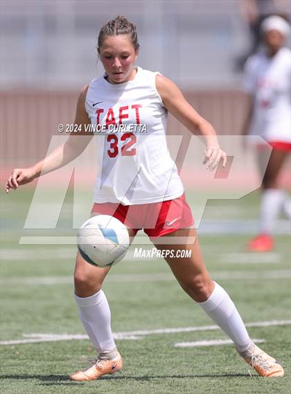 Thumbnail 3 in Round Rock vs. Taft (UIL 6A Soccer Regional Semifinal) photogallery.