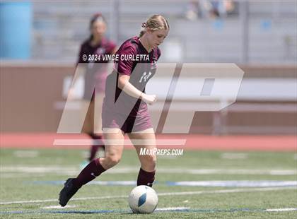 Thumbnail 2 in Round Rock vs. Taft (UIL 6A Soccer Regional Semifinal) photogallery.