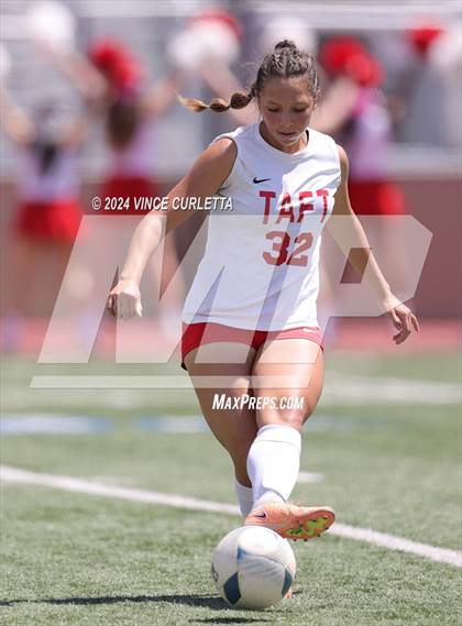 Thumbnail 3 in Round Rock vs. Taft (UIL 6A Soccer Regional Semifinal) photogallery.