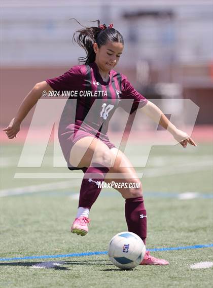 Thumbnail 3 in Round Rock vs. Taft (UIL 6A Soccer Regional Semifinal) photogallery.