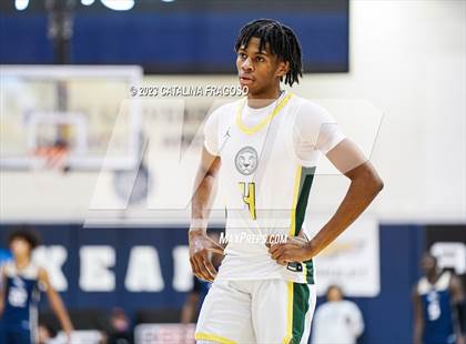 Thumbnail 3 in Calvary Christian Academy vs. Roselle Catholic (Metro Classic) photogallery.