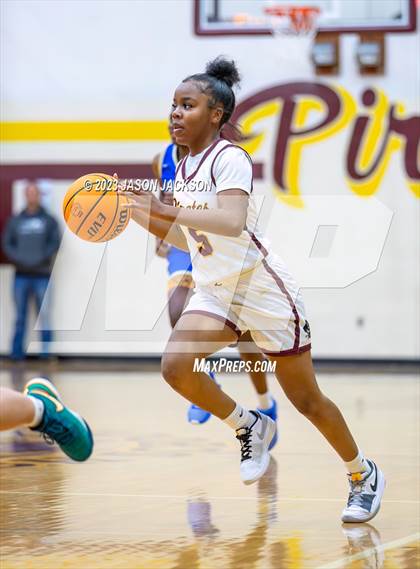 Thumbnail 1 in Lake View vs Lumberton (Robeson County Shootout) photogallery.