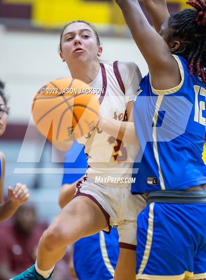 Thumbnail 3 in Lake View vs Lumberton (Robeson County Shootout) photogallery.