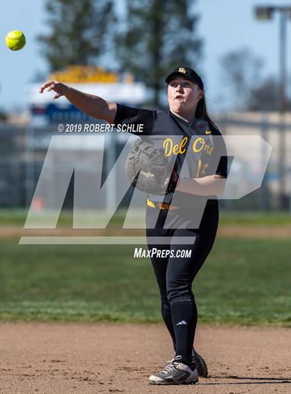Thumbnail 3 in Del Oro @ Oak Ridge photogallery.