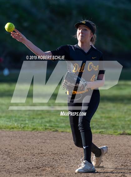 Thumbnail 2 in Del Oro @ Oak Ridge photogallery.