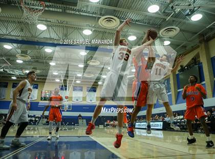 Thumbnail 3 in La Canada vs Westlake (Sierra Canyon Invitational) photogallery.
