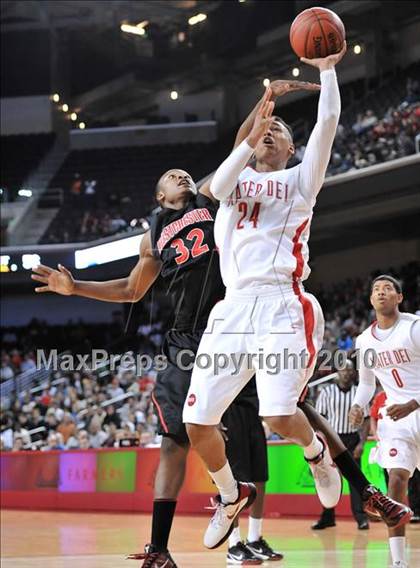 Thumbnail 1 in Westchester vs Mater Dei (CIF SoCal D1 Final) photogallery.