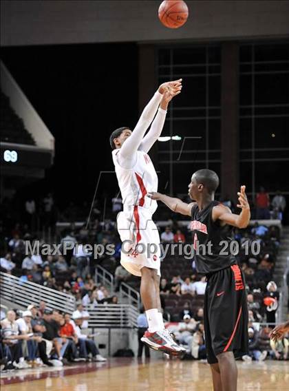 Thumbnail 1 in Westchester vs Mater Dei (CIF SoCal D1 Final) photogallery.