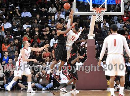 Thumbnail 3 in Westchester vs Mater Dei (CIF SoCal D1 Final) photogallery.