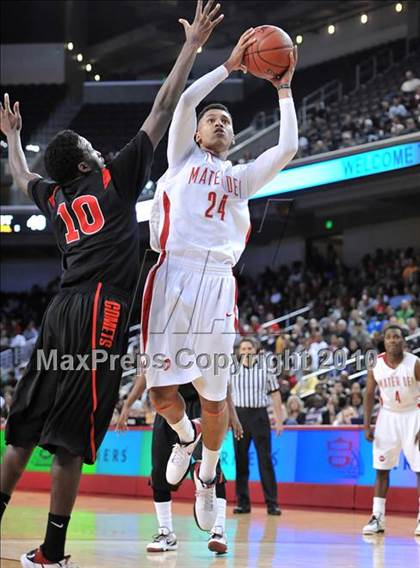 Thumbnail 3 in Westchester vs Mater Dei (CIF SoCal D1 Final) photogallery.
