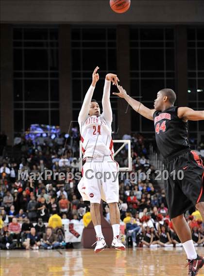 Thumbnail 3 in Westchester vs Mater Dei (CIF SoCal D1 Final) photogallery.