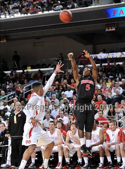 Thumbnail 2 in Westchester vs Mater Dei (CIF SoCal D1 Final) photogallery.