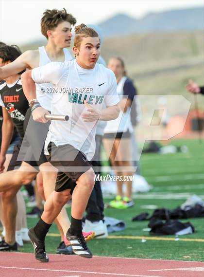 Thumbnail 1 in Fernley Invitational (4X400M Relay) photogallery.