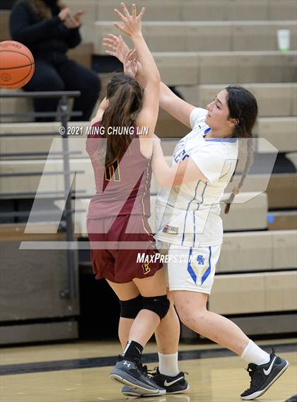 Thumbnail 1 in Santa Margarita vs. Esperanza (Tom Riach Tournament) photogallery.
