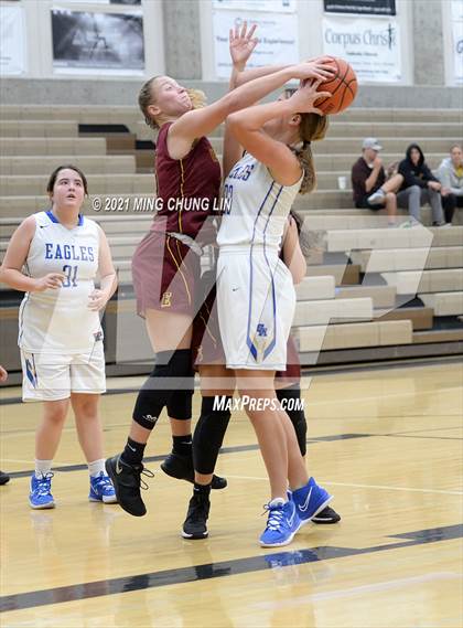 Thumbnail 1 in Santa Margarita vs. Esperanza (Tom Riach Tournament) photogallery.