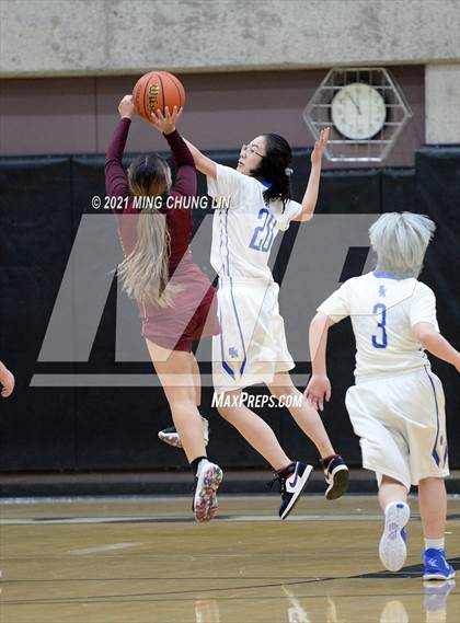 Thumbnail 1 in Santa Margarita vs. Esperanza (Tom Riach Tournament) photogallery.