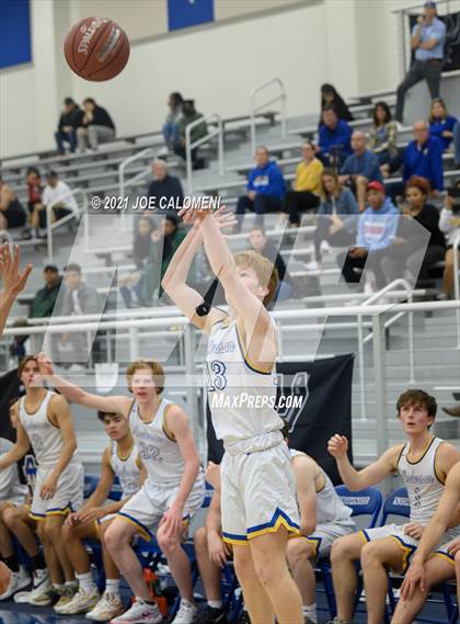 Thumbnail 2 in Anderson vs Brennan (Spurs High School Showcase) photogallery.