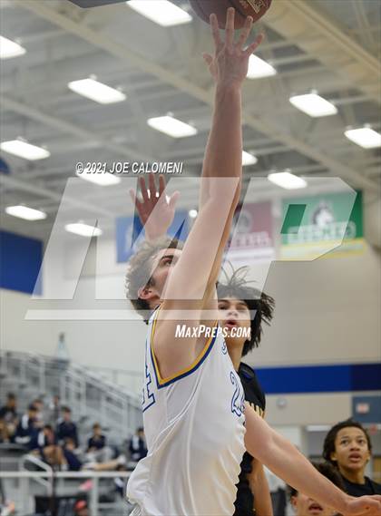 Thumbnail 1 in Anderson vs Brennan (Spurs High School Showcase) photogallery.