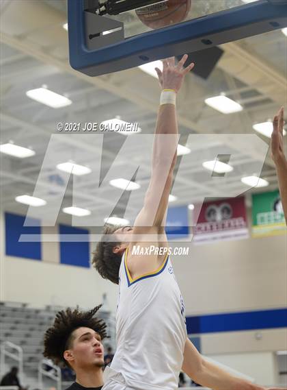 Thumbnail 2 in Anderson vs Brennan (Spurs High School Showcase) photogallery.