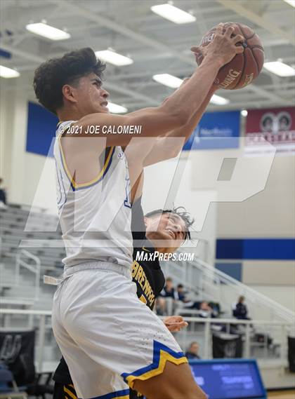 Thumbnail 2 in Anderson vs Brennan (Spurs High School Showcase) photogallery.
