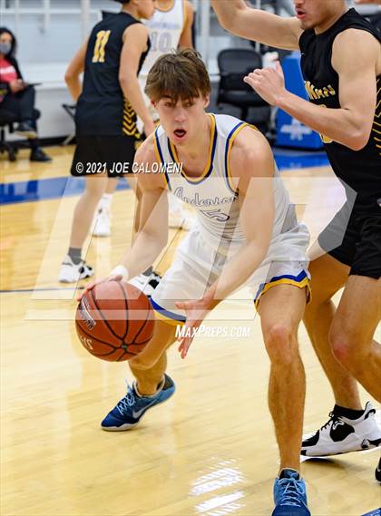 Thumbnail 3 in Anderson vs Brennan (Spurs High School Showcase) photogallery.