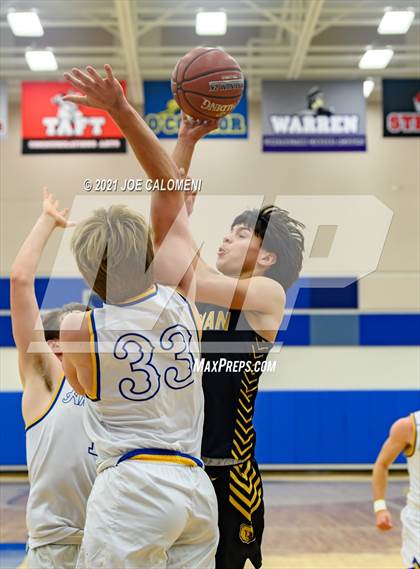 Thumbnail 2 in Anderson vs Brennan (Spurs High School Showcase) photogallery.
