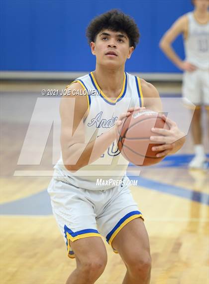 Thumbnail 3 in Anderson vs Brennan (Spurs High School Showcase) photogallery.
