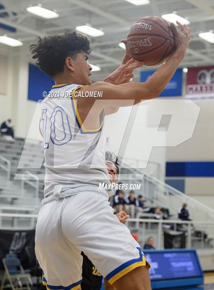 Thumbnail 3 in Anderson vs Brennan (Spurs High School Showcase) photogallery.