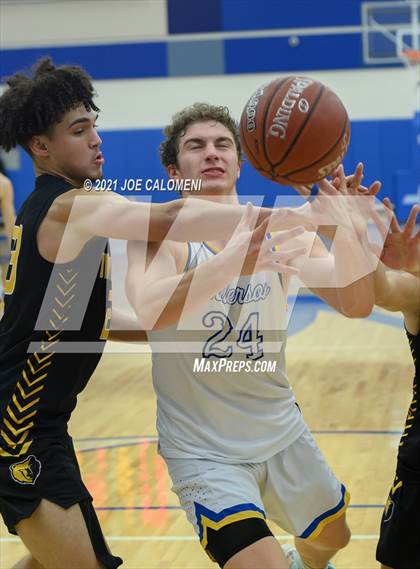 Thumbnail 3 in Anderson vs Brennan (Spurs High School Showcase) photogallery.