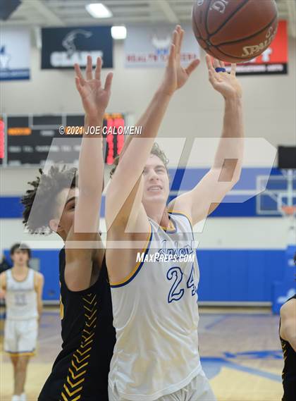 Thumbnail 2 in Anderson vs Brennan (Spurs High School Showcase) photogallery.