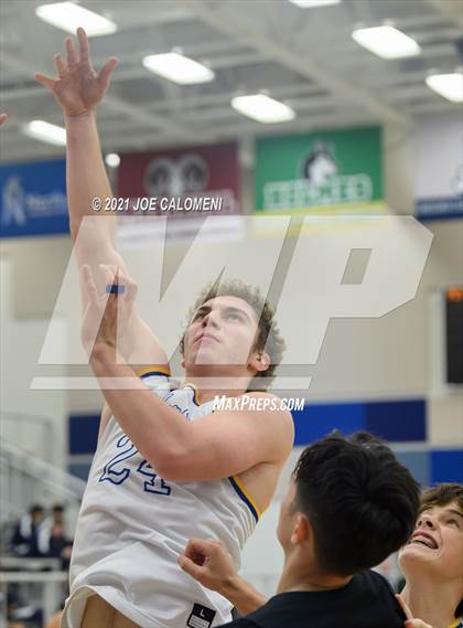 Thumbnail 2 in Anderson vs Brennan (Spurs High School Showcase) photogallery.