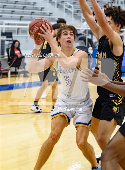 Thumbnail 1 in Anderson vs Brennan (Spurs High School Showcase) photogallery.