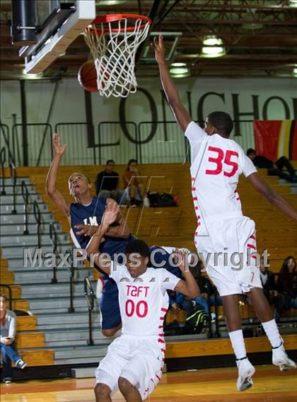 Thumbnail 2 in Taft vs. La Marque (McDonald's Texas Invitational) photogallery.